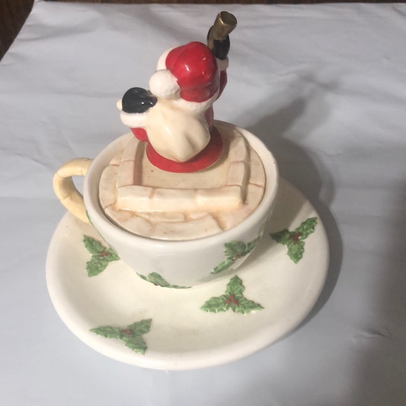 Santa in Tea Cup/Musical - Picture 2 of 4